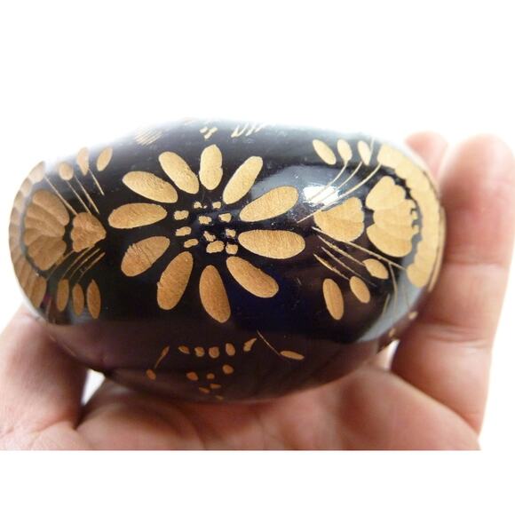 Vintage Trinket Box with Lid Floral Hand Carved Etched Wood Round Lacquered - Picture 3 of 4